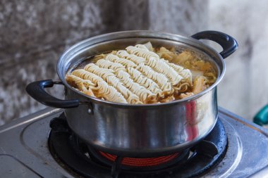 ramen çorbası lahana ile.     