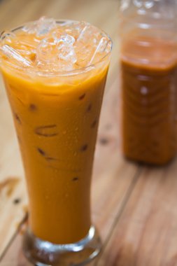 buz süt çaysonriente lápiz personaje el entrenamiento con pesas