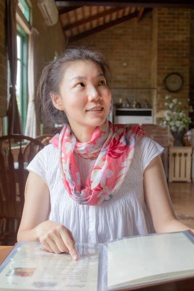 Ordering in restaurant — Stock Photo, Image