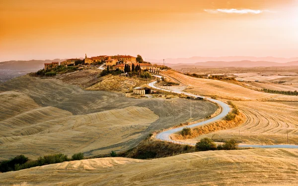 Pueblo en la colina - Toscana — Foto de Stock