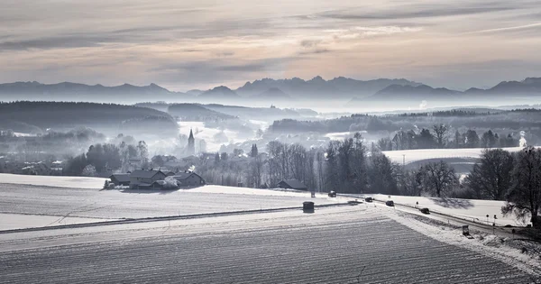 Mattina sul paesaggio invernale — Foto Stock