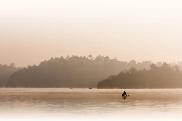 最初の朝の光の漁師 — ストック写真