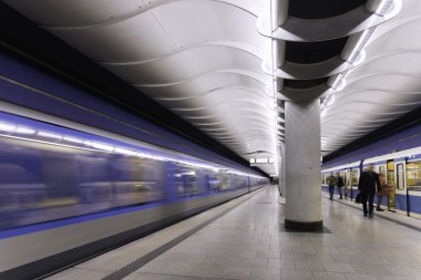 Münih metro istasyonu
