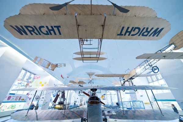 Exposición de aviones en el Museo —  Fotos de Stock