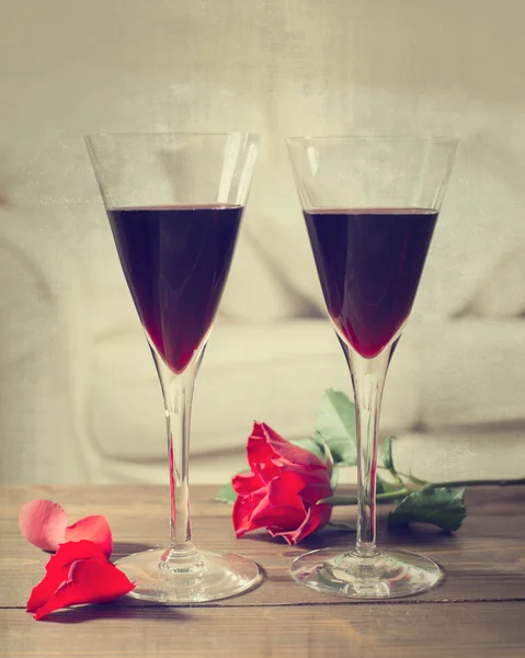 Rotwein & Rosen — Stockfoto