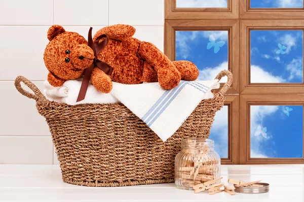 Lavandería con Teddy — Foto de Stock