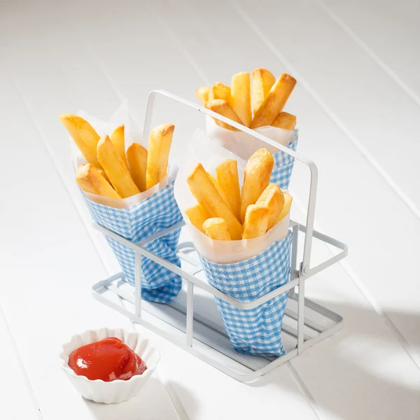 Chips, és ketchup — Stock Fotó