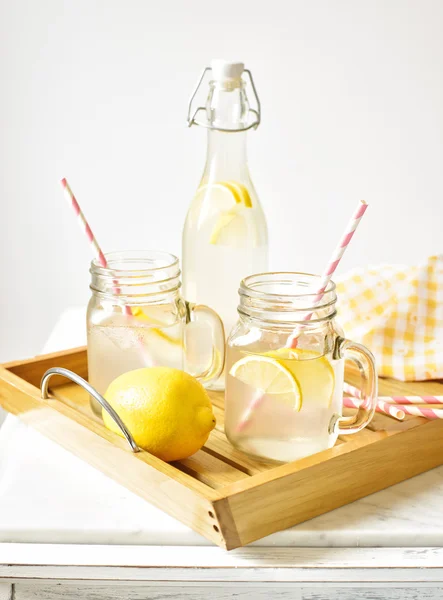Лимонный напиток — стоковое фото