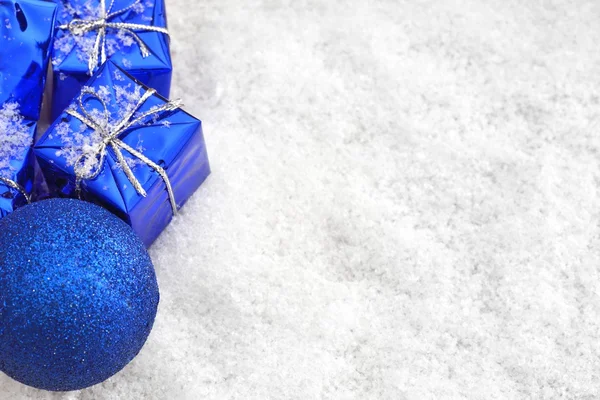 Christmas gifts in the snow — Stock Photo, Image