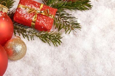Karda Noel süslemeleri