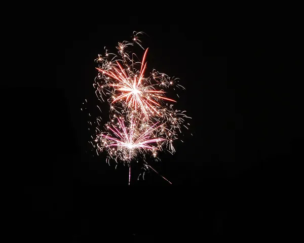 Fogos de artifício ano novo — Fotografia de Stock