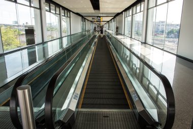 Yatay yürüyen merdiven