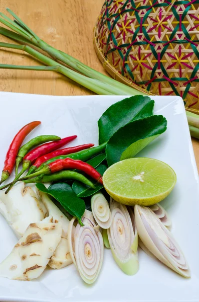 Thai-Kräuter würzige Suppe — Stockfoto