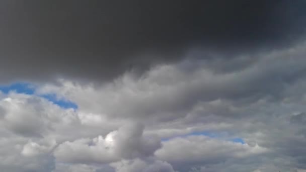 Nuvens de outono. Nuvens vão embora. . — Vídeo de Stock