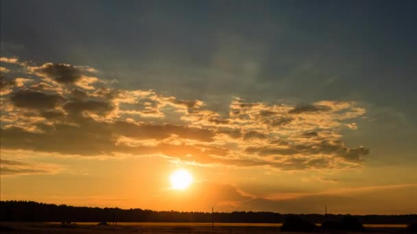 Pôr do sol dourado — Vídeo de Stock