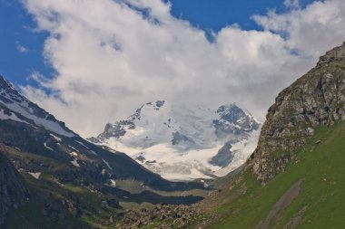 Bulutlardaki dağ