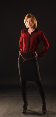 Kırmızılı Kadın