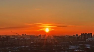 günden geceye. Şehir uyanır.