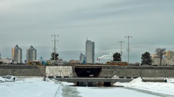 与奥林匹克的时钟，叶卡特琳堡坝 — 图库视频影像