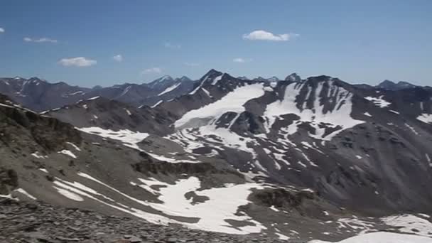 Panorama van de bergen, de hoogte van meer dan 4000 meter. — Stockvideo