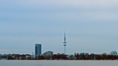 Quay hamburg. gece düştü. TV Kulesi