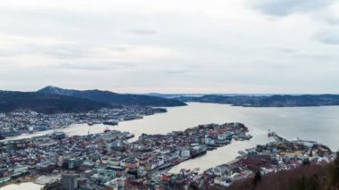 günbatımı fiyortları üzerinde. Bergen, Norveç. Timelapse