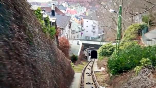 Vista do funicular da cabine. Floibanen, Bergen, Noruega — Vídeo de Stock