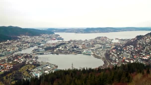 Θέα από την καμπίνα του τελεφερίκ. Μπέργκεν, Νορβηγία — Αρχείο Βίντεο