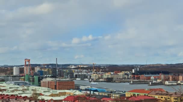 Bulutların üzerinde liman kenti. Gothenburg, İsveç — Stok video