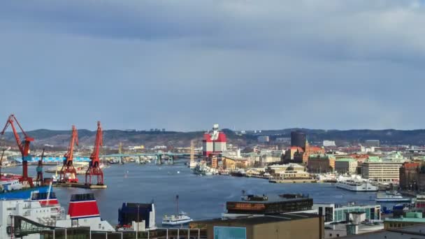 Bulutların üzerinde liman kenti. Gothenburg, İsveç — Stok video