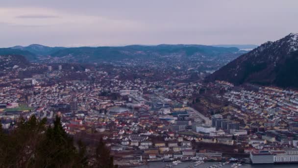 Zachód słońca nad miastem. Bergen, Norwegia — Wideo stockowe