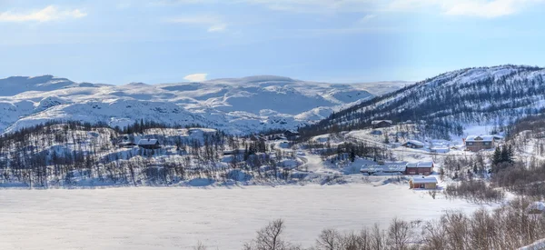 Заснеженные горы Норвегии — стоковое фото