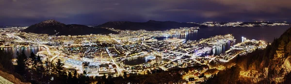 Panorama, noční bergen. Norsko — Stock fotografie