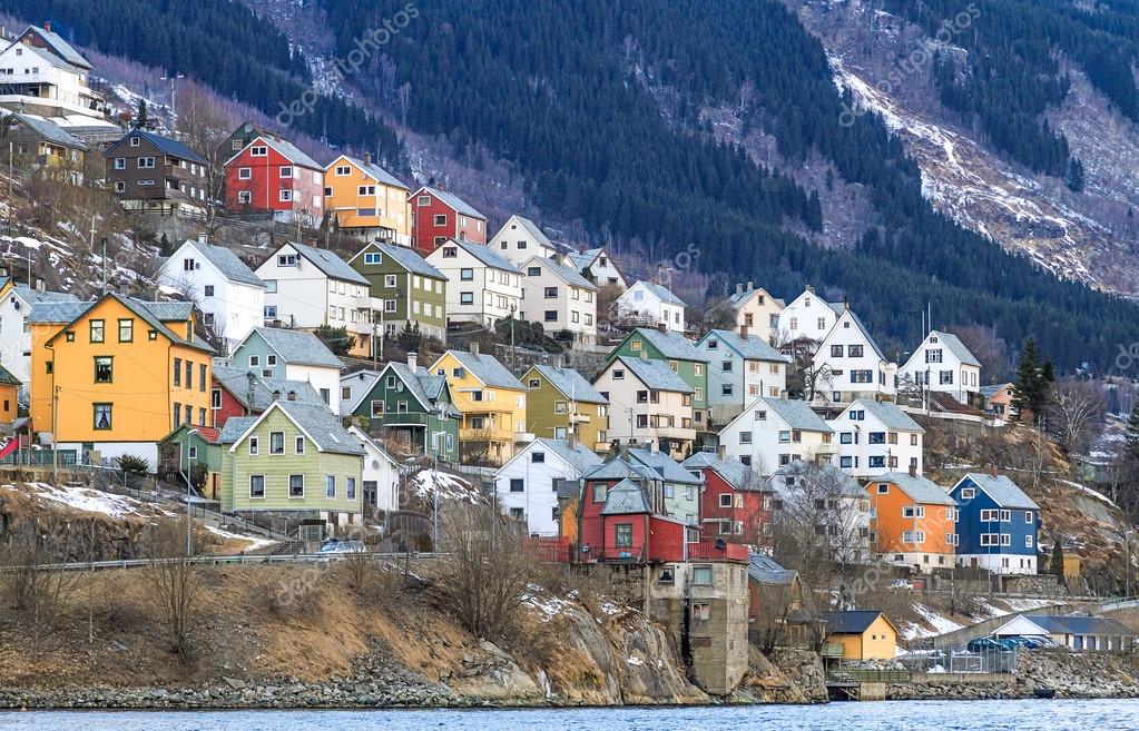 House by the fjord. Odda, Norway — Stock Photo © MaykovNikita 24043659