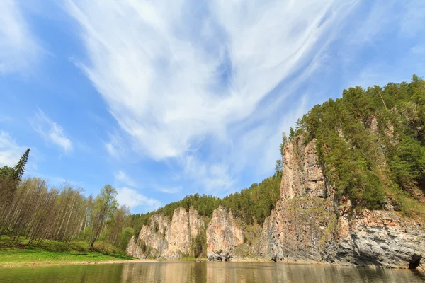 Felsen Fluss chusovaia, Russland, das Ural — Stockfoto
