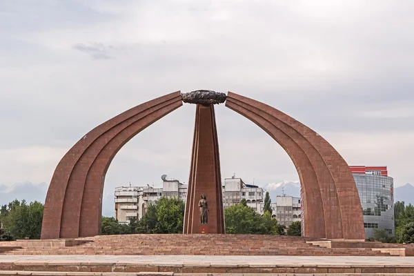 Sejrsmonument Sejrspladsen. Memorial - Arkitektur og skulptur. Kirgisistan, Bishkek . - Stock-foto