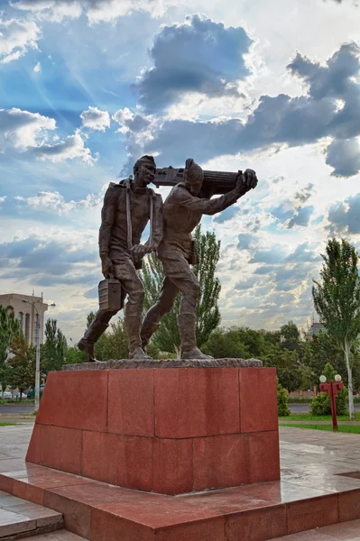Monument of Victory - Victory Square. Memorial - Architecture and sculpture. Kirgystan, Bishkek. — Stock Photo, Image