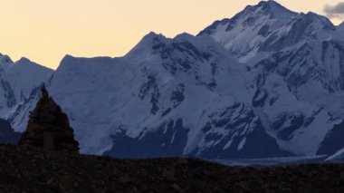 Sunrise dağlarda. zaman atlamalı