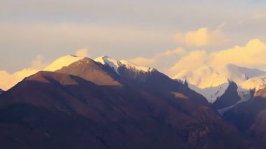 Sunset mountains.time sukut içinde