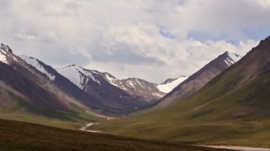 bulutlar dağ. River valley tuz