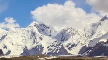 Bulutların üzerinde buzul inylchek. kirgystan, Merkez tien shan