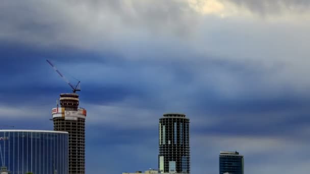 Construcción al atardecer — Vídeos de Stock