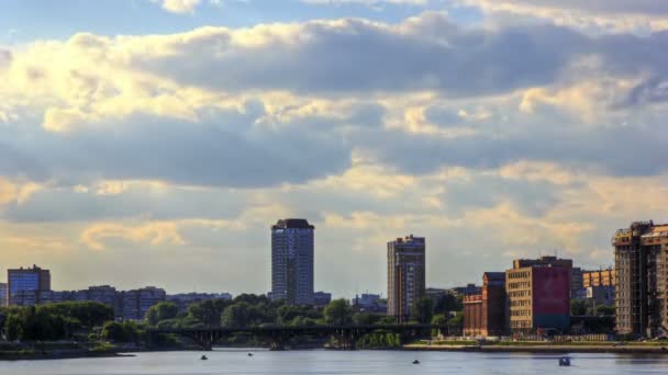 Nubes sobre el puente — Vídeos de Stock