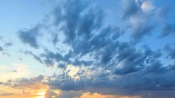 Zonsondergang en onweer. bliksem flitste. time-lapse — Stockvideo