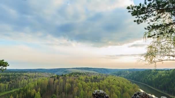 Puesta de sol sobre el río. Tiempo de caducidad — Vídeos de Stock