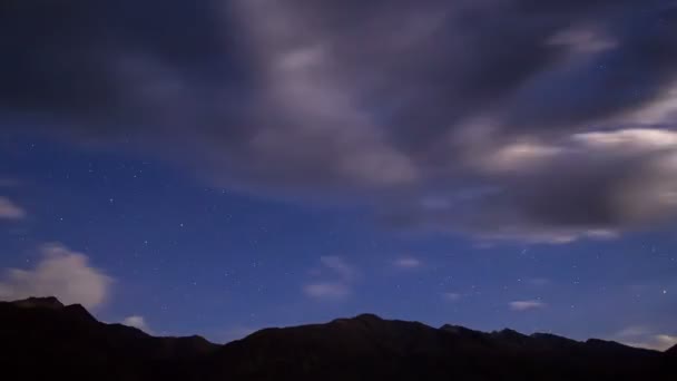 Noche en las montañas. Tiempo de caducidad — Vídeos de Stock