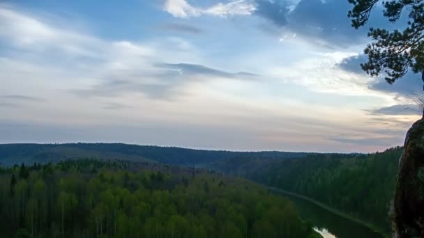 Puesta de sol sobre el río. Tiempo de caducidad — Vídeos de Stock