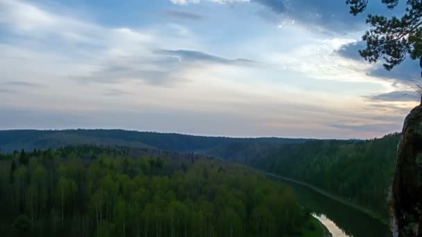 Matahari terbenam di atas sungai. Lapse Waktu — Stok Video