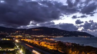 Sicilya kıyıları boyunca günbatımı