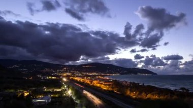 Sicilya kıyıları boyunca günbatımı